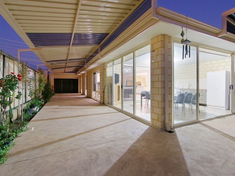 82 Barfield Road, Hammond Park WA 6164