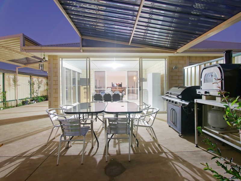 82 Barfield Road, Hammond Park WA 6164