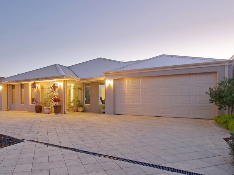 82 Barfield Road, Hammond Park WA 6164