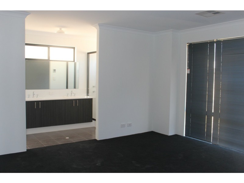 28 Pinelle Parkway, Aubin Grove WA 6164
