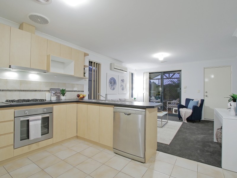 2/89 Forrest Road, Hamilton Hill WA 6163