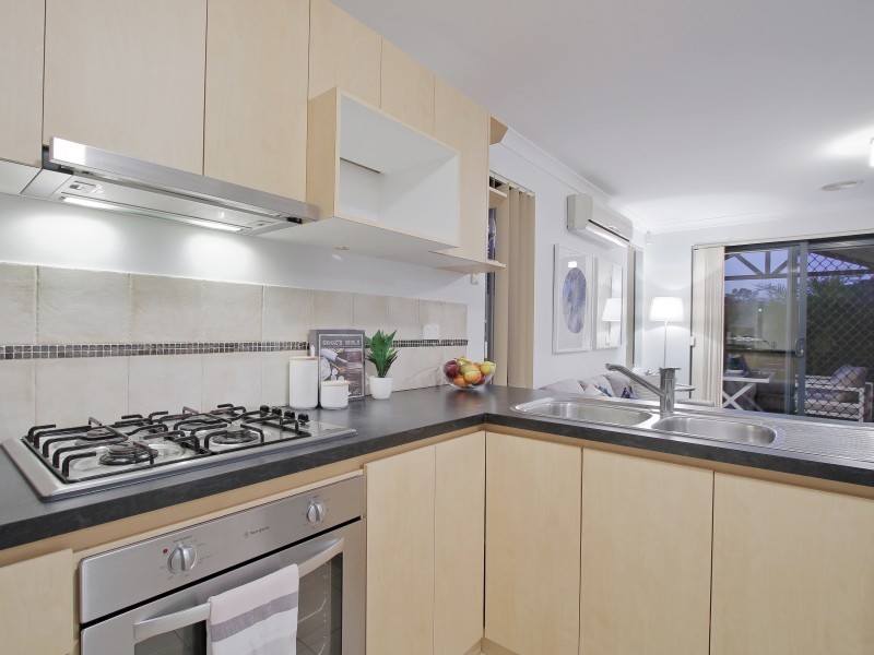 2/89 Forrest Road, Hamilton Hill WA 6163