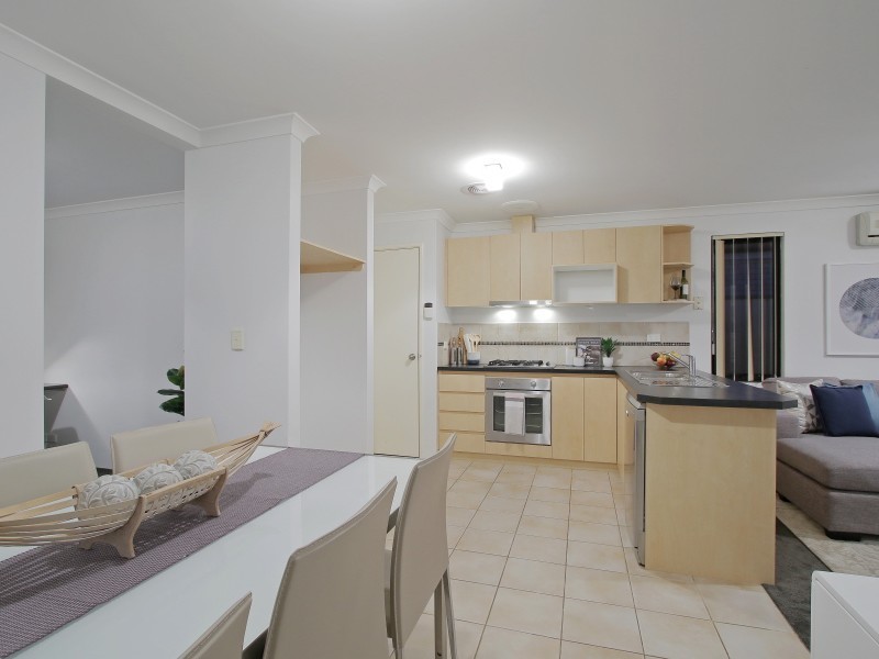 2/89 Forrest Road, Hamilton Hill WA 6163