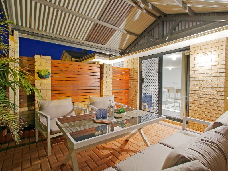 2/89 Forrest Road, Hamilton Hill WA 6163