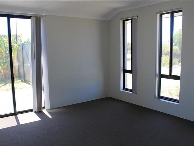 24 Colonge Parkway, Piara Waters WA 6112