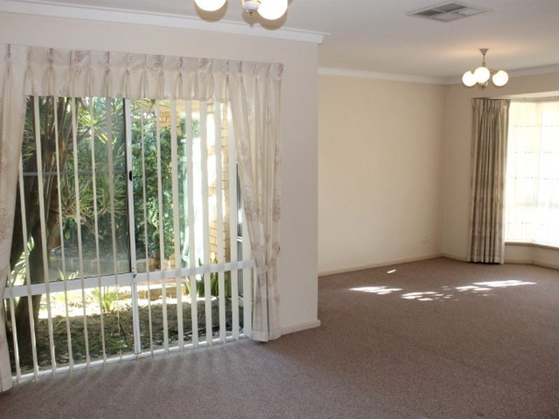 Unit 1/435b Riverton Drive, Shelley WA 6148