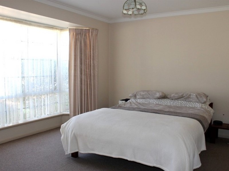 Unit 1/435b Riverton Drive, Shelley WA 6148