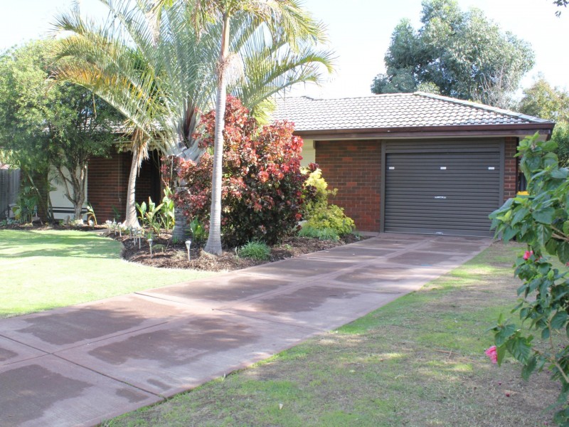 1 Pausin Crescent, Bibra Lake WA 6163