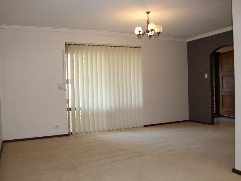 1 Pausin Crescent, Bibra Lake WA 6163