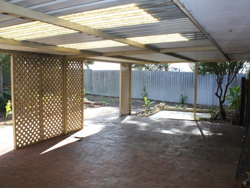 1 Pausin Crescent, Bibra Lake WA 6163