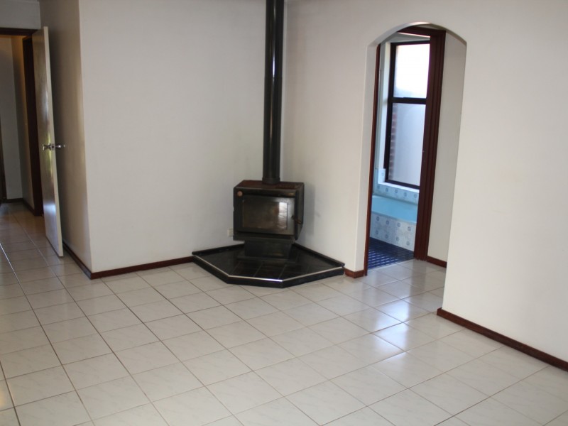 1 Pausin Crescent, Bibra Lake WA 6163