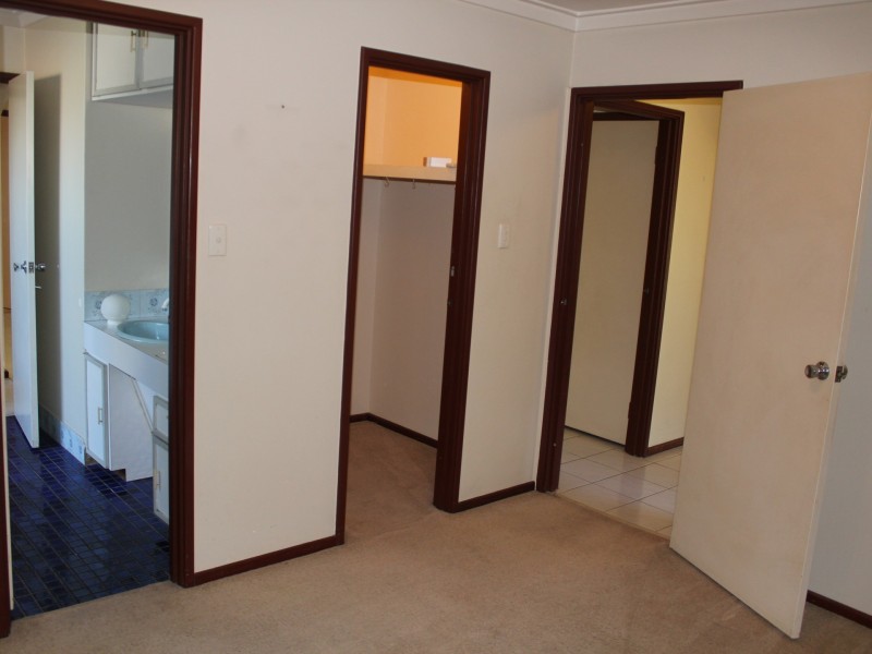 1 Pausin Crescent, Bibra Lake WA 6163