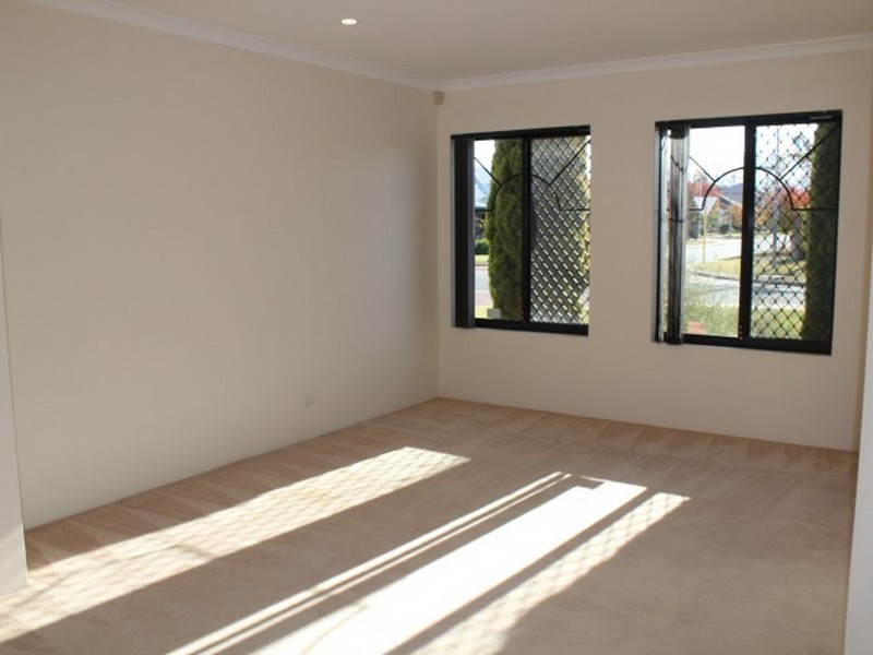 10 Terelink Crescent, Redcliffe WA 6104