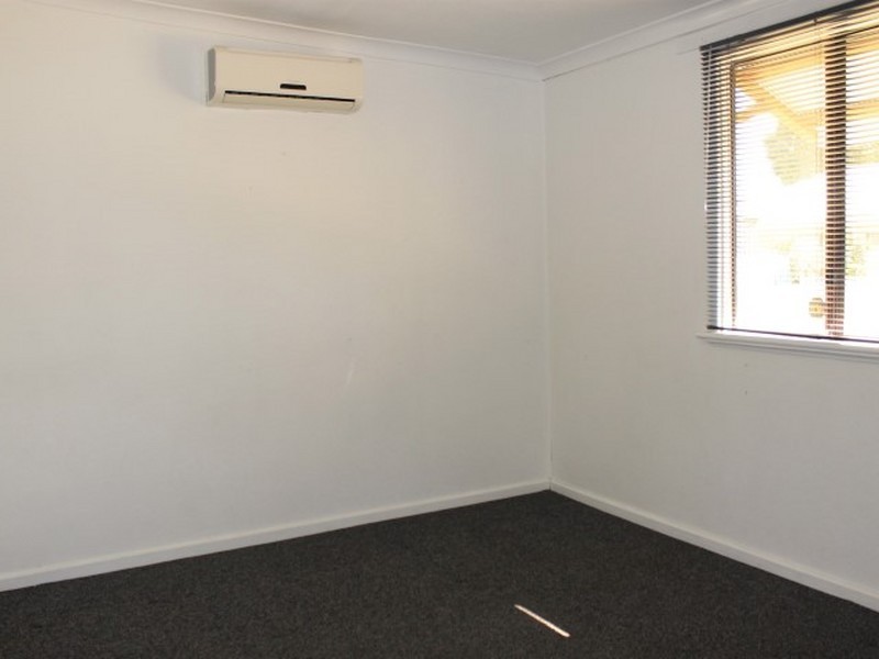 30 Barnsley Street, Queens Park WA 6107