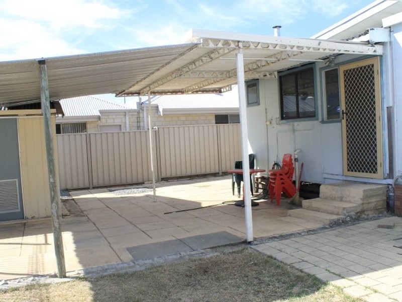 30 Barnsley Street, Queens Park WA 6107