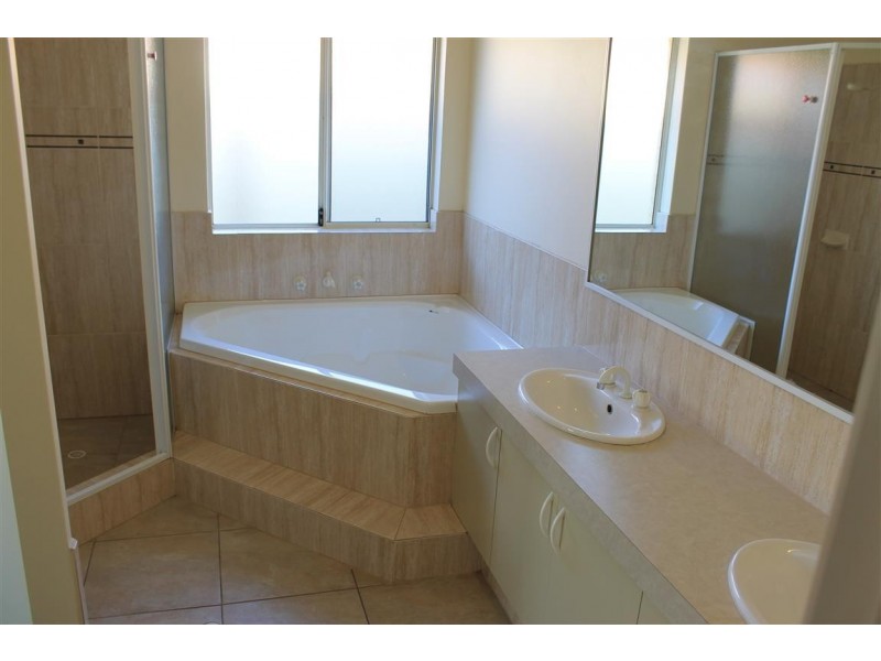 5 Becher Avenue, Canning Vale WA 6155