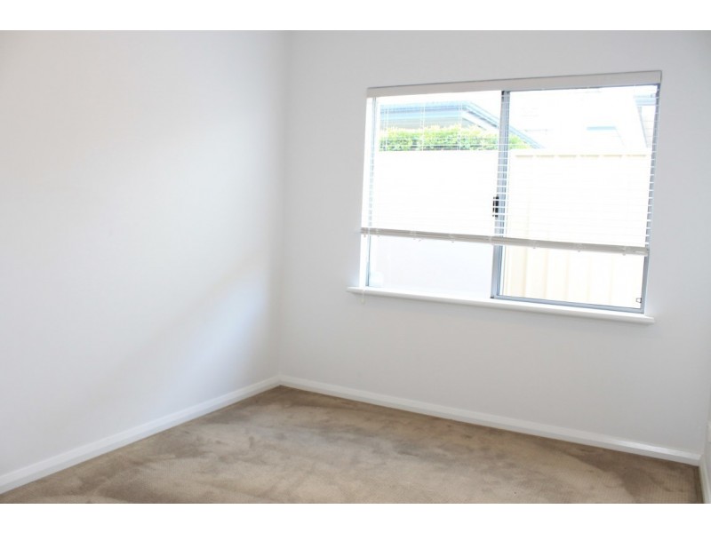 2/11 Katsura Gardens, Munster WA 6166