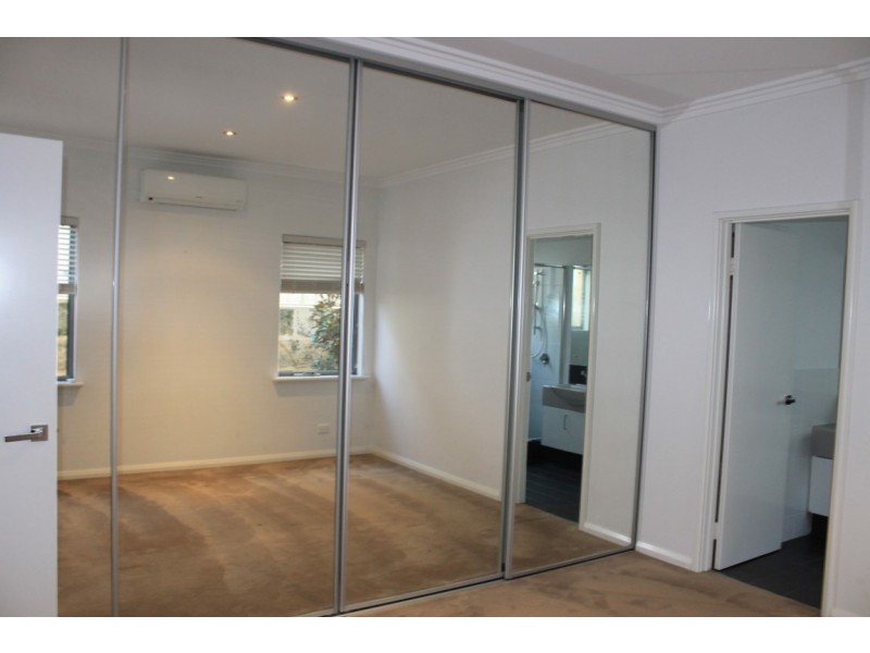 2/11 Katsura Gardens, Munster WA 6166