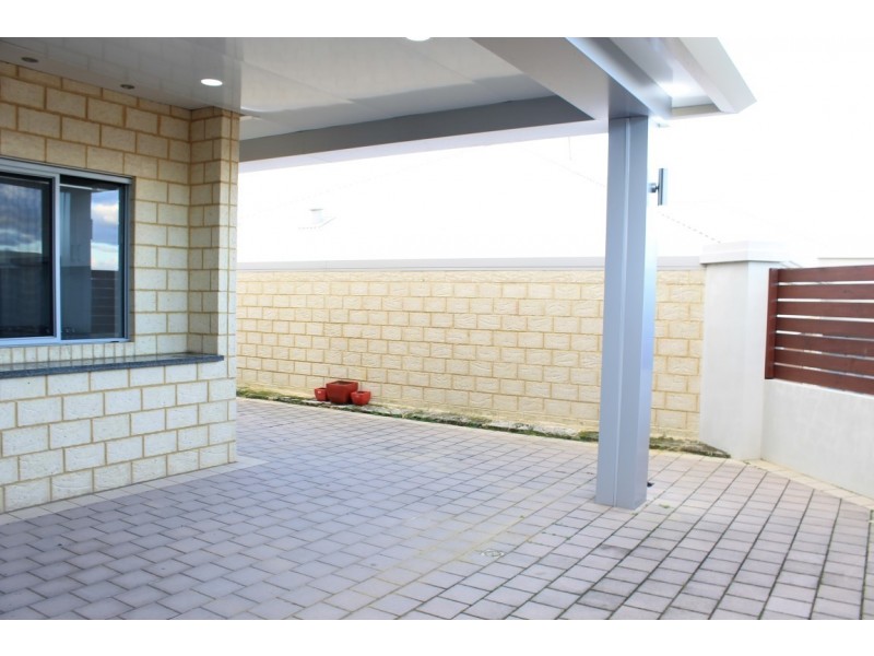 2/11 Katsura Gardens, Munster WA 6166