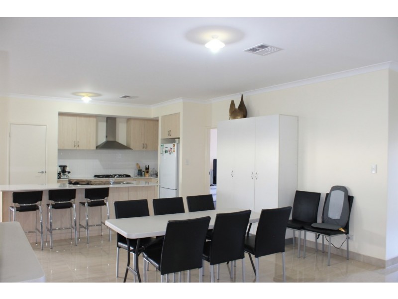 25 Velaluka Drive, Munster WA 6166