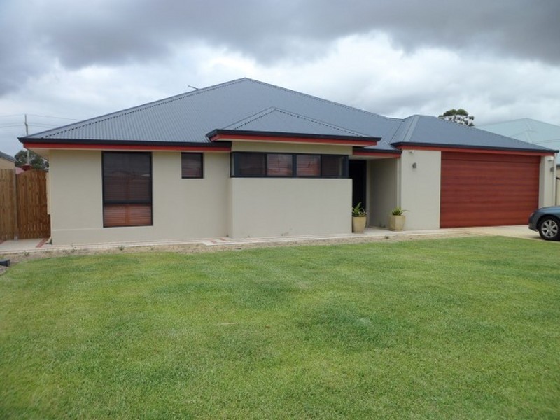 6 Mohan Loop, Hammond Park WA 6164