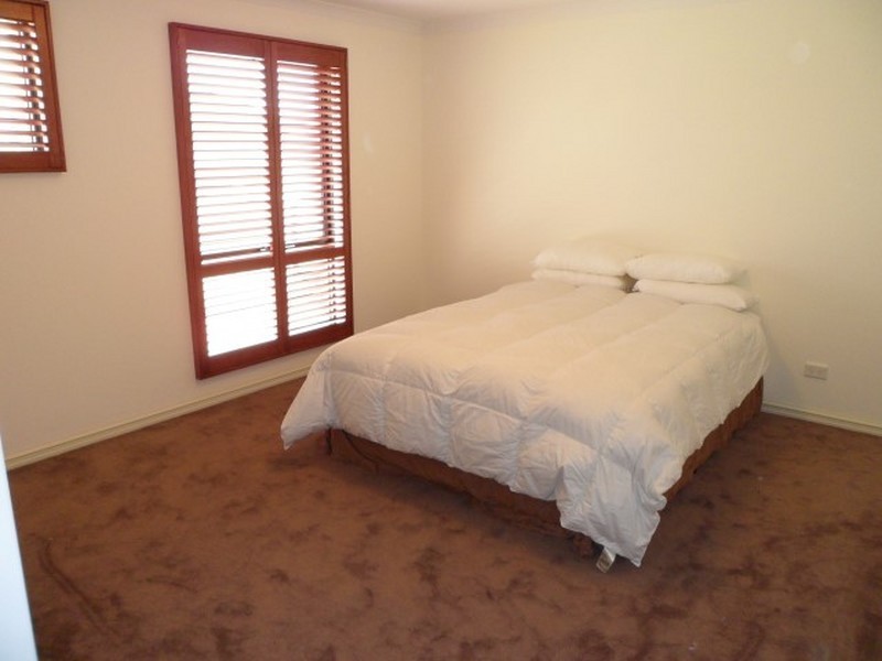 6 Mohan Loop, Hammond Park WA 6164