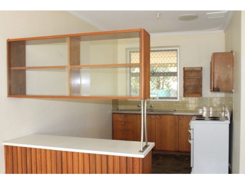 7 Seventh Road, Armadale WA 6112