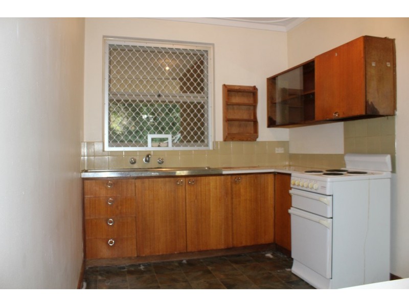 7 Seventh Road, Armadale WA 6112