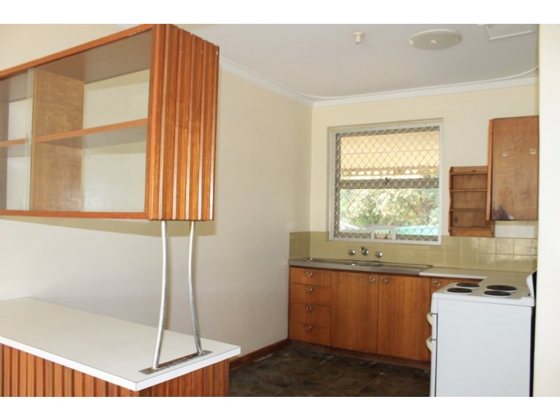 7 Seventh Road, Armadale WA 6112