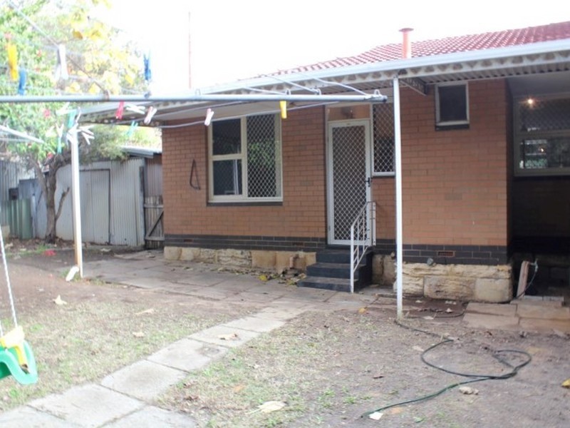 7 Seventh Road, Armadale WA 6112