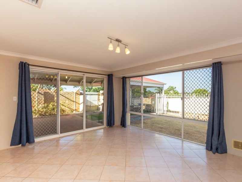 25 Veneta Circuit, Atwell WA 6164