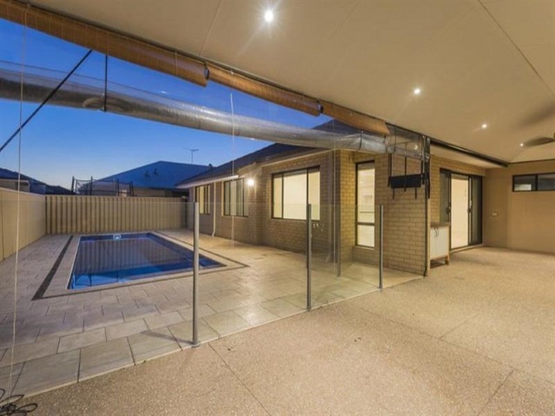 17 Halcyon Way, Atwell WA 6164