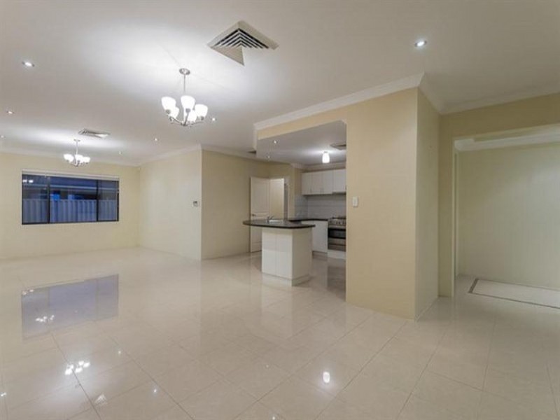 17 Halcyon Way, Atwell WA 6164