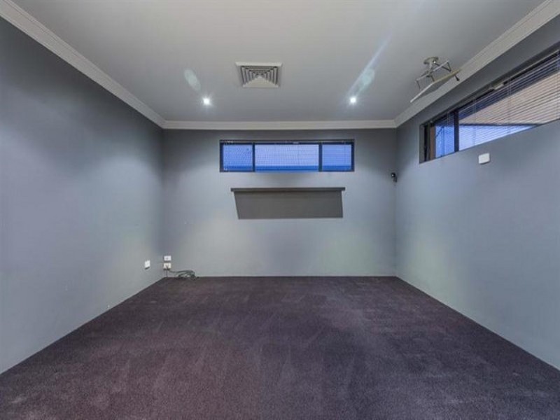 17 Halcyon Way, Atwell WA 6164