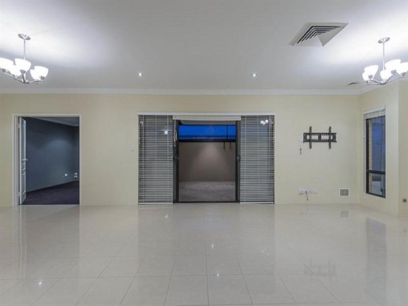 17 Halcyon Way, Atwell WA 6164