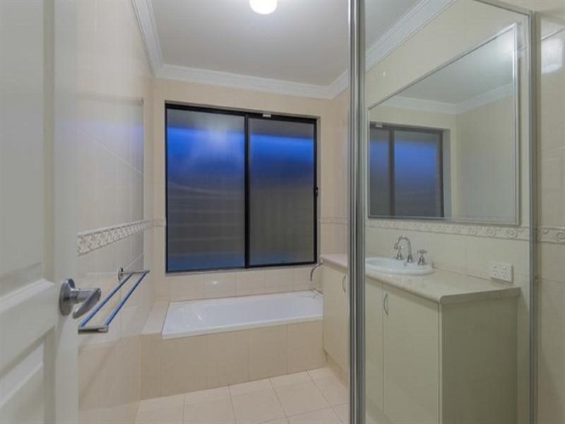 17 Halcyon Way, Atwell WA 6164