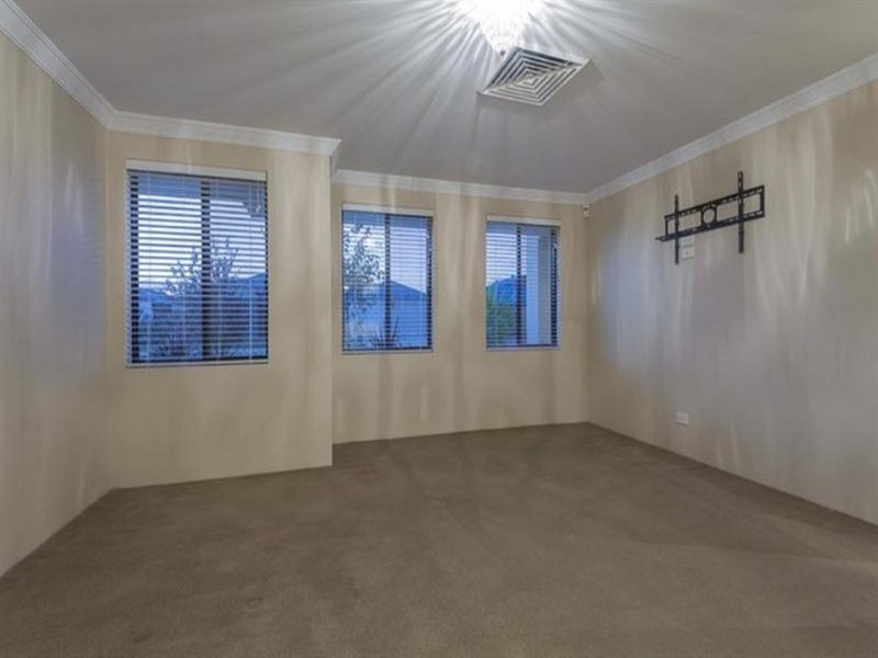 17 Halcyon Way, Atwell WA 6164