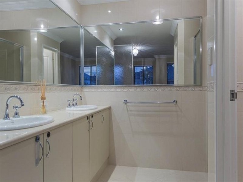 17 Halcyon Way, Atwell WA 6164