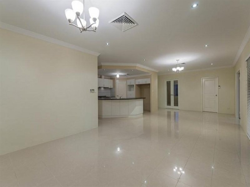 17 Halcyon Way, Atwell WA 6164