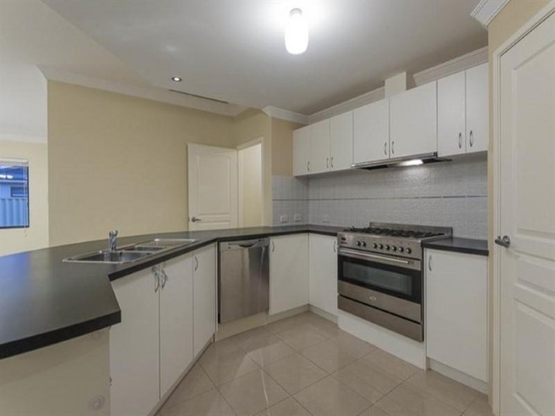 17 Halcyon Way, Atwell WA 6164