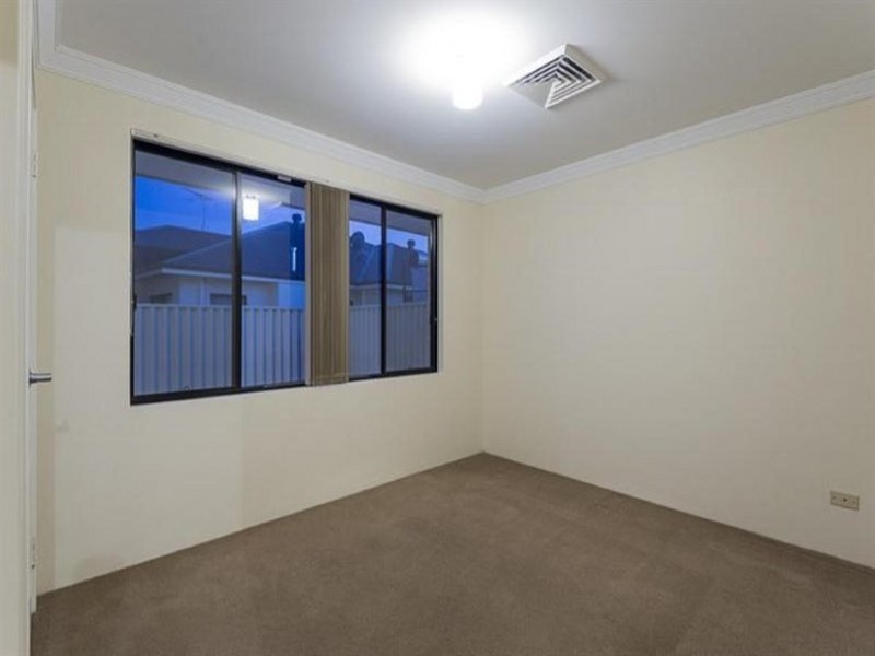 17 Halcyon Way, Atwell WA 6164