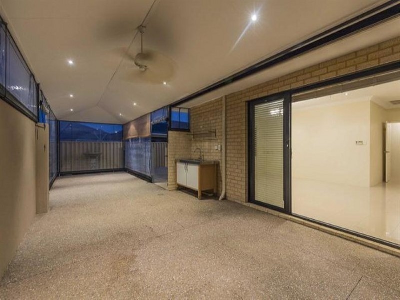 17 Halcyon Way, Atwell WA 6164