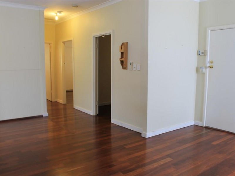 11 Gregory Way, Coolbellup WA 6163