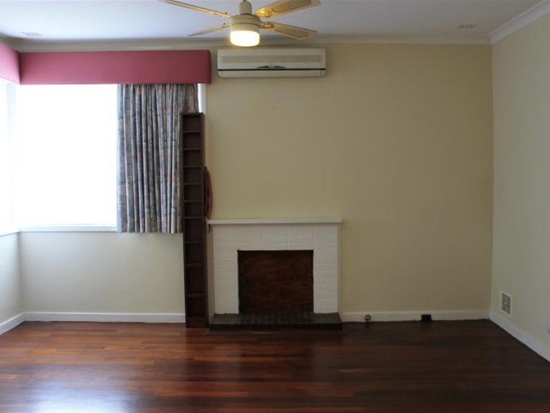 11 Gregory Way, Coolbellup WA 6163