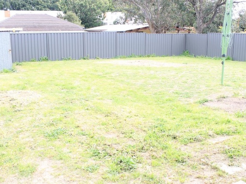 11 Gregory Way, Coolbellup WA 6163