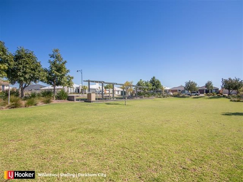 10 Hugel Lane, Hammond Park WA 6164