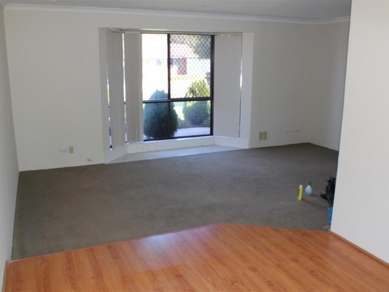 12 Tarndale Way, South Lake WA 6164