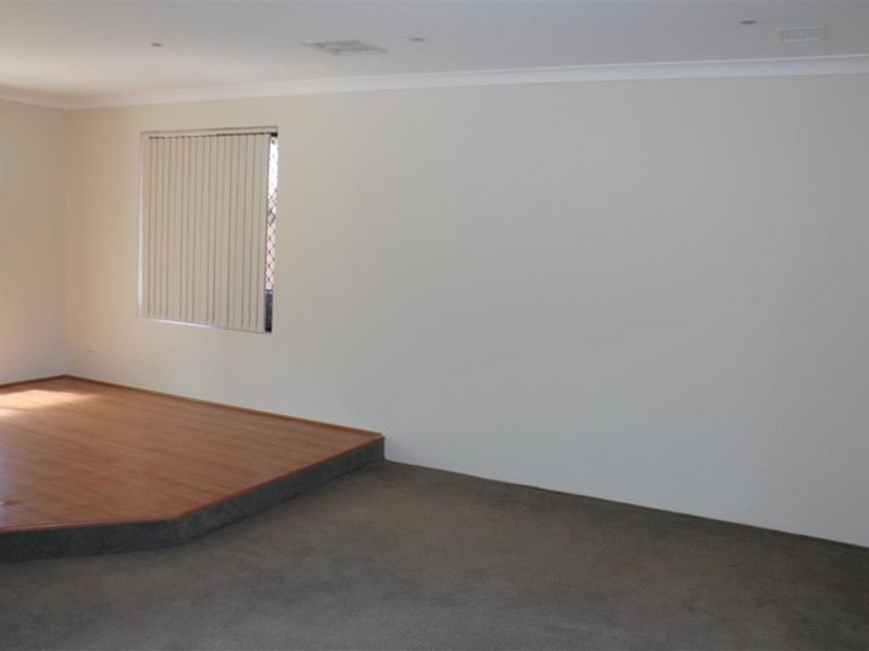 12 Tarndale Way, South Lake WA 6164