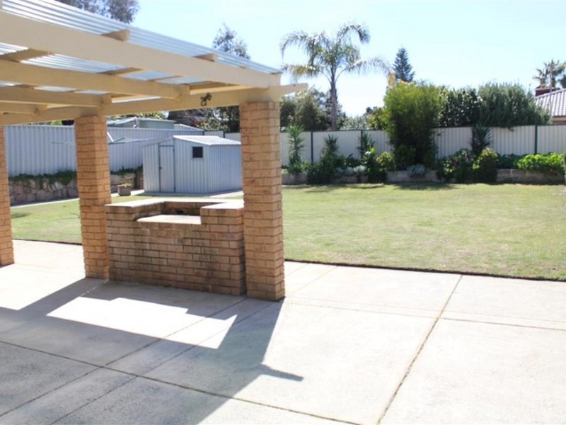 12 Tarndale Way, South Lake WA 6164