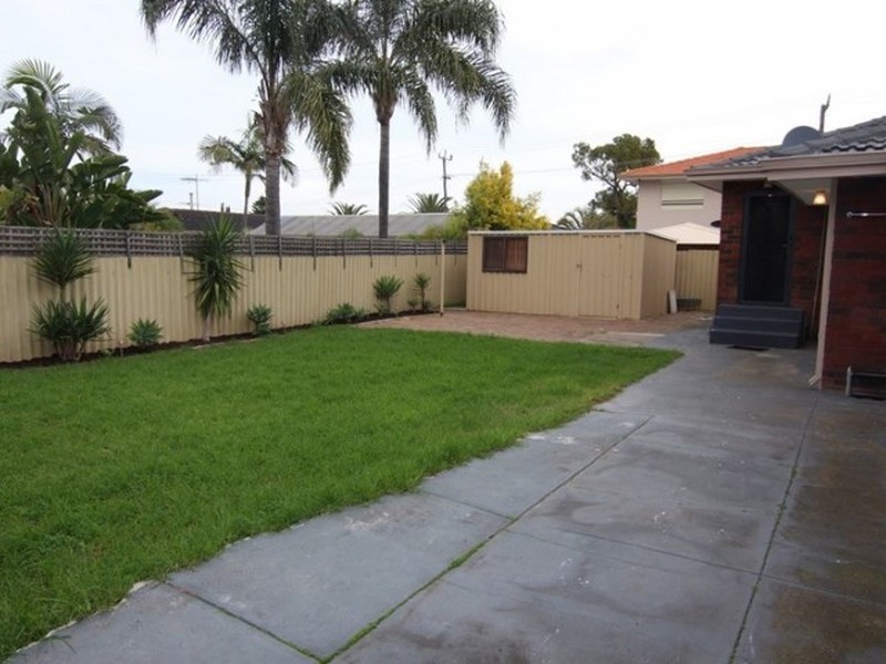 33 Edeline Street, Spearwood WA 6163